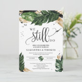 Invitation Chic été tropical feuille or noir nous faisons enc (Debout devant)