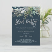 Invitation Chic Foliage | Script Argent de la fête de graduat (Debout devant)