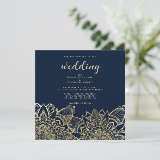 Invitation Chic Marine bleu or script mariage de mandala flor (Debout devant)