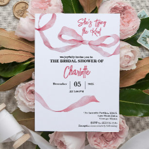 Invitation Chic Minimal Elle Noue le Nœud Réception de Mariag