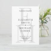 Invitation Chic moderne Monogramme initial noir blanc Mariage (Debout devant)