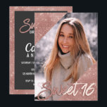 Invitation Chic Rose noir Parties scintillant or frontière Ph<br><div class="desc">Cette invitation Sweet 16 de luxe et de glamour est parfaite pour la fille d'anniversaire chic et élégant. Il présente de jolis coins de parties scintillant brillant en or rose imbriqués qui encadrent une image de l'invité d'honneur avec une typographie de brosse personnalisée et, sur le dos, une bordure en...</div>
