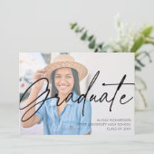 Invitation Chic Script H Photo Graduation Party Green (Debout devant)