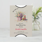 Invitation Chic She Said Oui Macaron Fête des mariées françai (Debout devant)