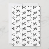 Invitation Chic She's Tying the Knot Black Bow Fête des marié (Dos)