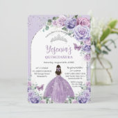 Invitation Chic violet Lilac Floral Quinceañera Arc Argent (Debout devant)