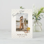 Invitation Chic Yellow Sunflower Lace Photo Enregistrer la da (Debout devant)