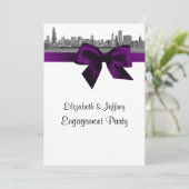 Invitation Chicago Skyline Etted BW Purple Engagement Party (Debout devant)