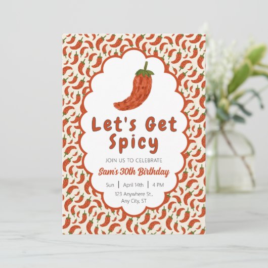 Invitation Chili Pepper Obtient épicé Anniversaire (Debout devant)