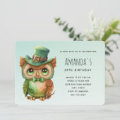 Invitation Chouette mignonne dans un chapeau vert Anniversair (Debout devant)