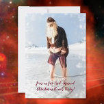 Invitation Christmas Beach Party Ocean Père Noël<br><div class="desc">Le mignon Père Noël se plonge les pieds dans l'océan pour des moments amusants et agréables comme une fête de Noël à la plage ! Invitation vos invités à une soirée banquet dans un hôtel de plage et profiter de la soirée. Texte personnalisable à l'avant et à l'arrière.</div>