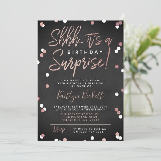 Invitation Chut... Surprise Anniversaire Rose Gold Foil Confe (Debout devant)