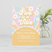 Invitation Cinq est une ambiance Pastel Retro Sunshine margue (Debout devant)