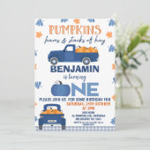 Invitation Citrouille bleu Citrouille de camion Feuilles Hay (Debout devant)
