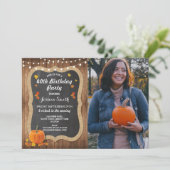 Invitation Citrouille de fête d'anniversaire Rustic Wood Chal (Debout devant)