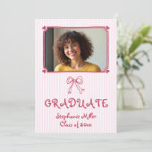 Invitation Classe de 2025 arc rose Photo Graduate (Debout devant)