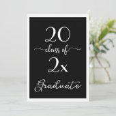 Invitation Classe De 2025 Chic Black White Graduation Party (Debout devant)