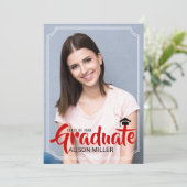 Invitation Classe de 2025 diplômé en typographie rouge photo (Debout devant)