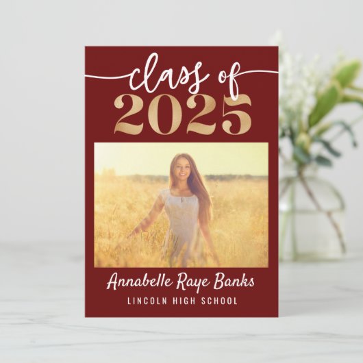Invitation Classe de 2025 Script Maroon imprimable (Debout devant)