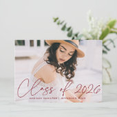 Invitation Classe de Burgundy Script Graduation Party 2025 (Debout devant)
