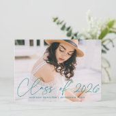 Invitation Classe moderne de 2025 Turquoise Script Graduation (Debout devant)