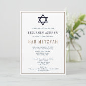 Invitation Classic Navy Blue Gold Star Bar Bat mitzvah (Debout devant)