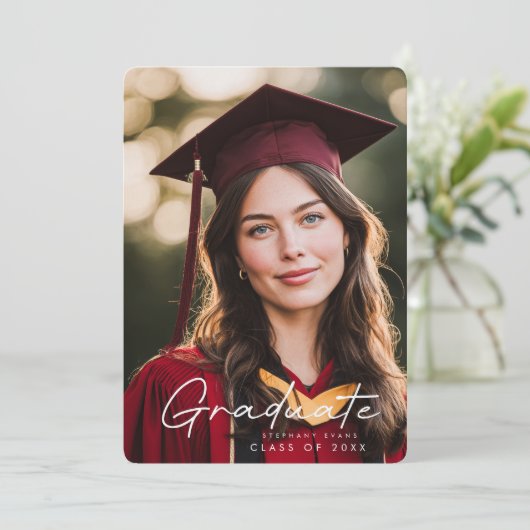 Invitation Classic script or photo noir graduation (Debout devant)