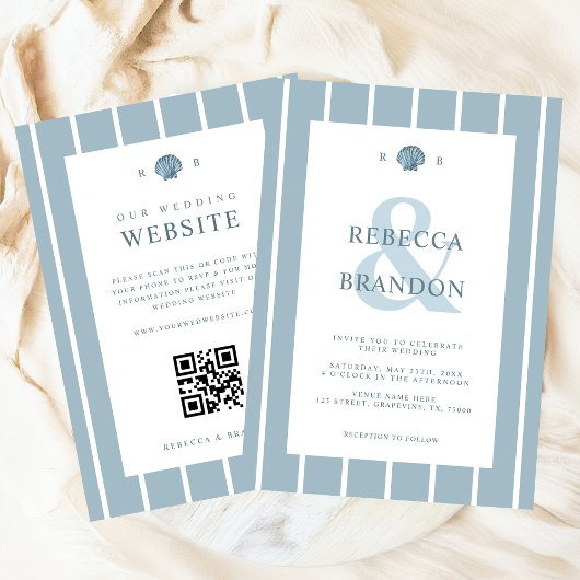 Invitation Coastal Seashell Monogramme bleu QR Code Mariage