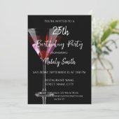 Invitation cocktail de martini à la cerise sur fond noir (Debout devant)