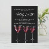 Invitation Cocktails rouges dans un verre à martini avec ceri (Debout devant)