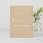 Invitation Code QR Beige Tout en un Mariage de script moderne (Debout devant)