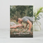 Invitation Code QR de mariage élégant à bordure florale dorée (Debout devant)