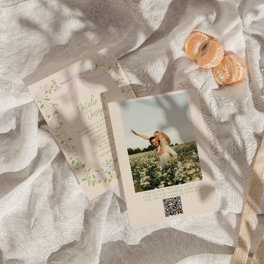 Invitation Code QR de photo florale à ruban vert rose dessiné