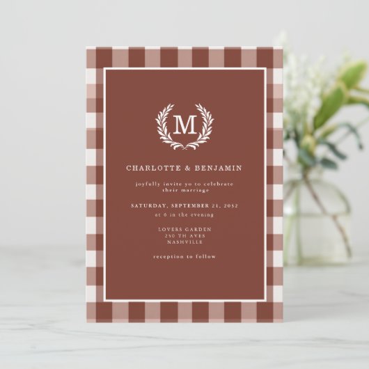 Invitation Code QR En vichy monogramme Brown (Debout devant)