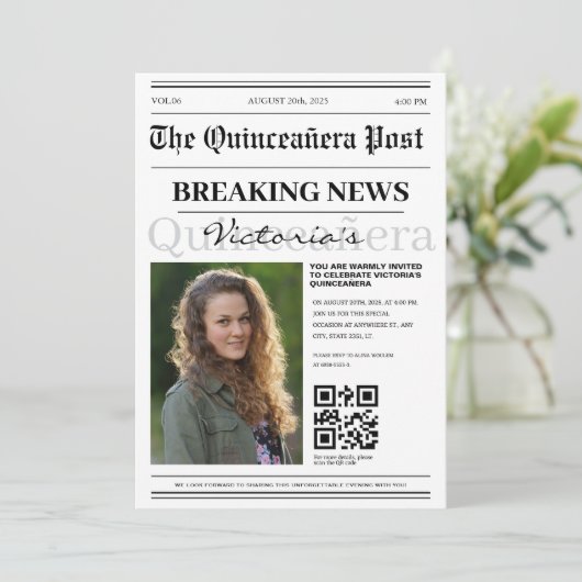 Invitation code qr moderne Journal Quinceañera (Debout devant)