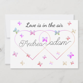 Invitation coeur de papillons volants modernes