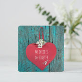 Invitation coeur rouge sur mariage en bois turquoise (Debout devant)