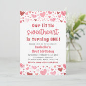 Invitation Coeurs roses Petite amoureuse Photo Premier annive (Debout devant)