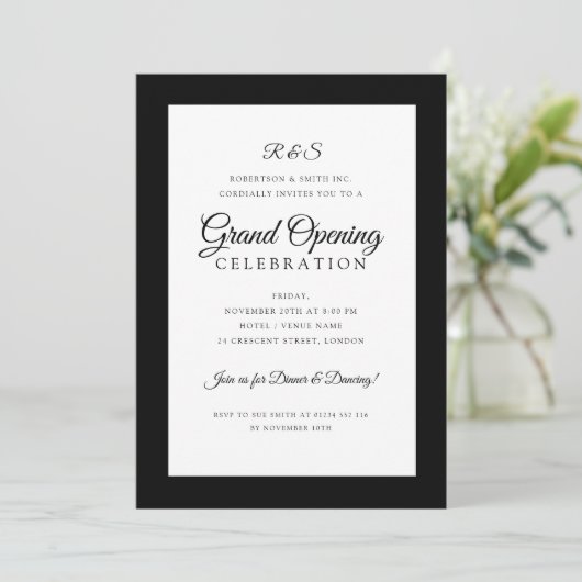 Invitation Colate Grand Opening Monogram Black (Debout devant)