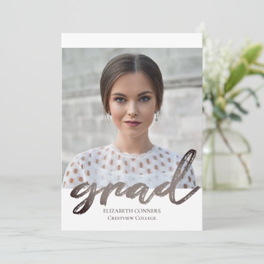 Invitation Collage photo moderne Grad Argent Script Graduatio (Debout devant)