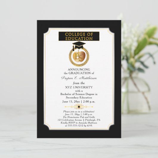 Invitation Collège d'éducation Diplôme Pomme d'or de remise d (Debout devant)