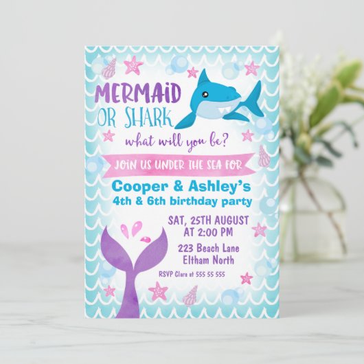 Invitation commune d'anniversaire de sirène et de (Debout devant)