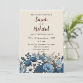 Invitation Conception florale bleue élégante avec fond crème (Debout devant)