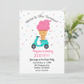 Invitation Cône de fraise mignon, glace d'été pour une fête (Debout devant)