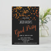 Invitation Confetti Or Et Orange Sur Graduation Noire (Debout devant)