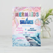 Invitation conjointe d'anniversaire de requins et (Debout devant)