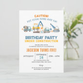 Invitation Construction Birthday, Digger Boy 5th Birthday (Debout devant)