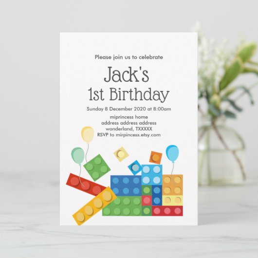 Invitation construction bloc enfant (Debout devant)