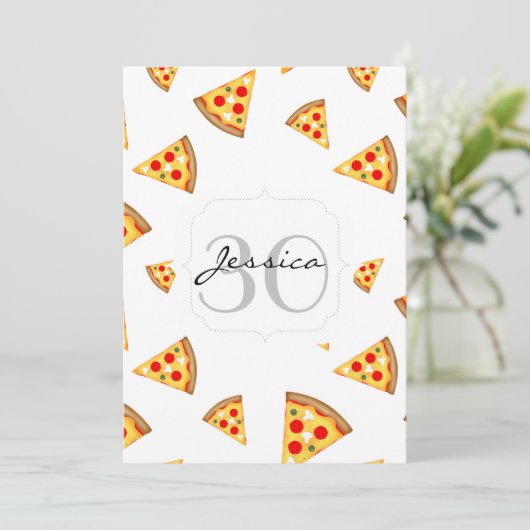 Invitation Cool et fun pizza tranches motif Monogram blanc (Debout devant)