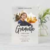 Invitation Cool Grey Modern Grunge Brushstroke Graduation (Debout devant)